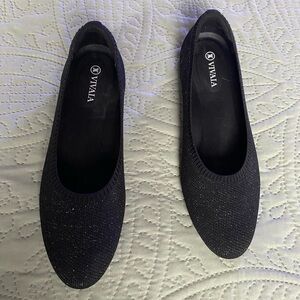 Vivaia rounded toe flats